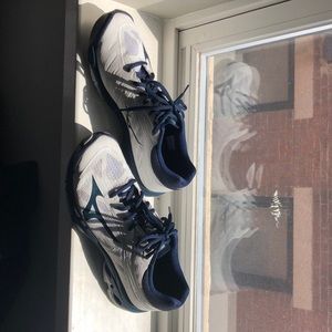 Athletic training shoes /volleyball shoes